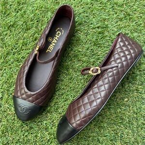 CHANEL CC LOGO BURGUNDY BROWN LEATHER MARYJANE BALLET FLATS SHOES CAP TOE 38 NEW